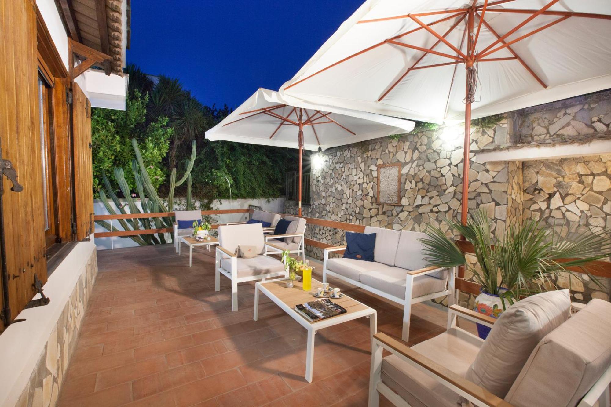 Villa In Con Terrazzo E Vista Golfo