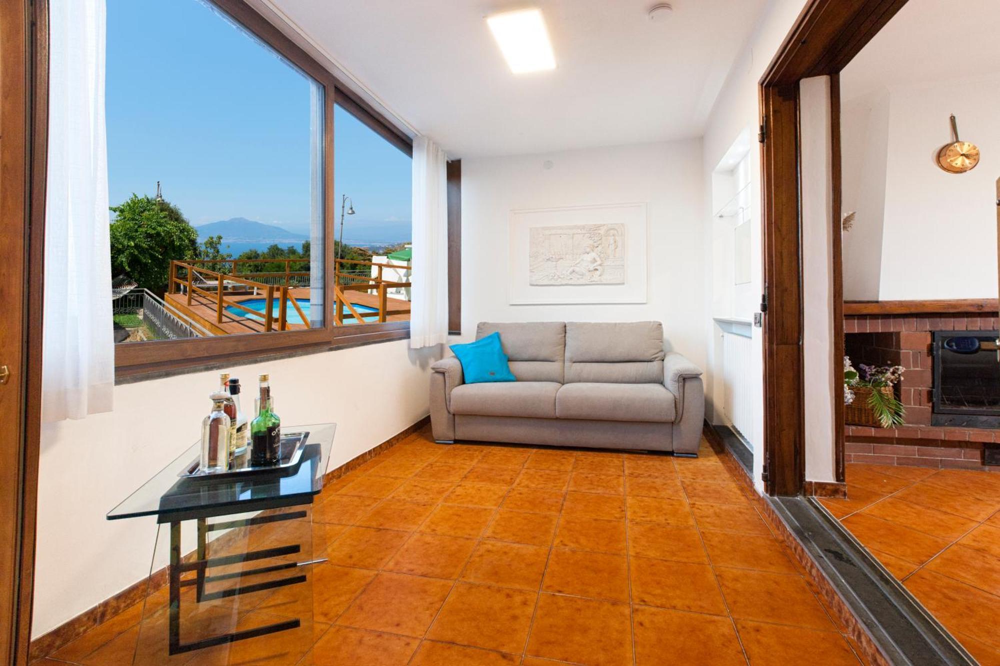 In Con Terrazzo E Vista Golfo